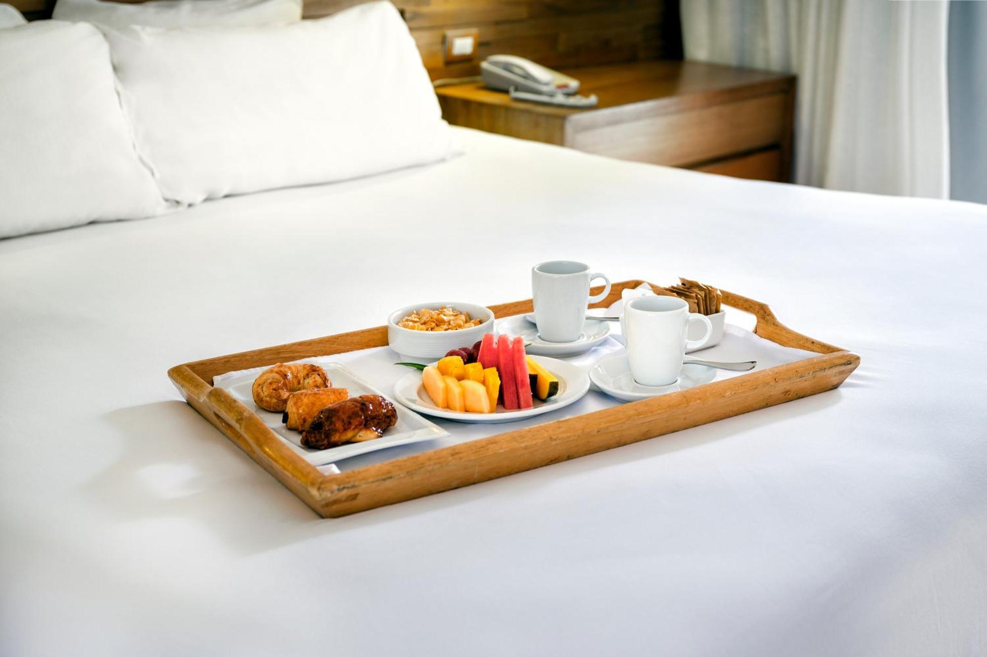 Viva V Samana By Wyndham, A Trademark Adults All Inclusive Las Terrenas Exterior photo Room service